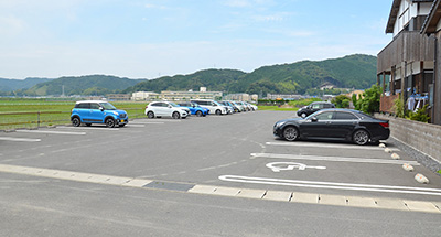 お客様用駐車場